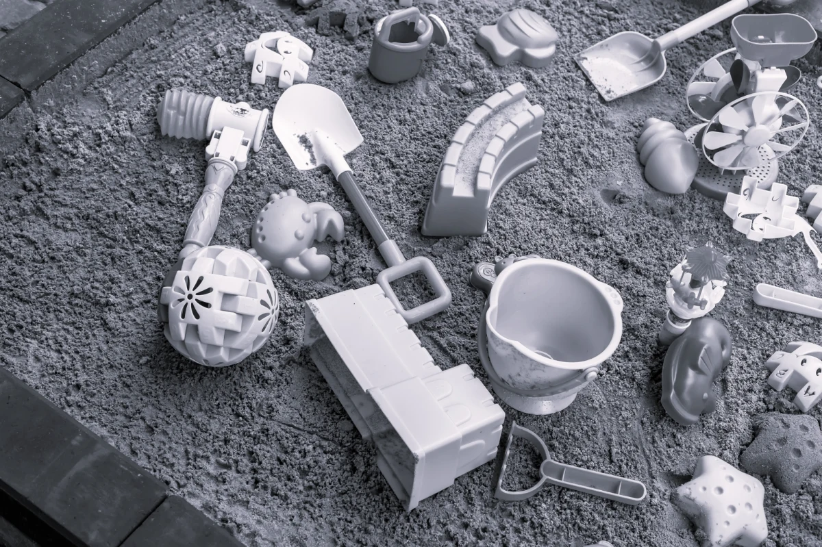 Śledztwo w sprawie zabójstwa 6-letniej dziewczynki w pomorskiej Redzie zostało umorzone. Prokuratura ustaliła, że sprawcą był jej ojciec - 32-letni żołnierz jednostki wojskowej Formoza. Po zabiciu córki targnął się na swoje życie i mimo reanimacji zmarł. Właśnie z powodu śmierci Tomasza O. śledztwo zostało umorzone. Do tragedii doszło w lipcu ubiegłego roku.