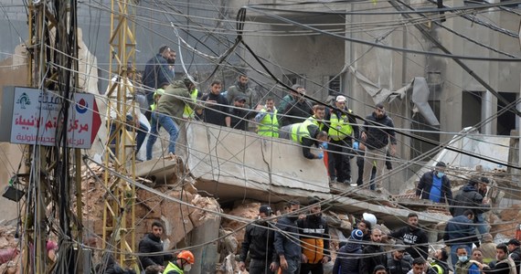 Izraelski gabinet bezpieczeństwa zatwierdził porozumienie o zawieszeniu broni w wojnie z Hezbollahem w Libanie - podaje Reuters. Premier Izraela Benjamin Netanjahu oświadczył, że popiera amerykańską propozycję zawieszenia broni w wojnie przeciwko Hezbollahowi w Libanie i zarekomenduje swojemu rządowi, by przyjął to porozumienie.