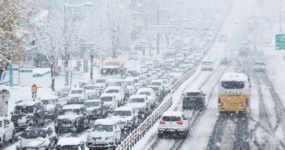 Ponad 16 cm śniegu spadło w stolicy Korei Południowej, Seulu - podała krajowa agencja meteorologiczna. Tak obfitych opadów w listopadzie nie było od czasu rozpoczęcia obserwacji w 1907 roku. To jednocześnie pierwszy śnieg tej zimy.