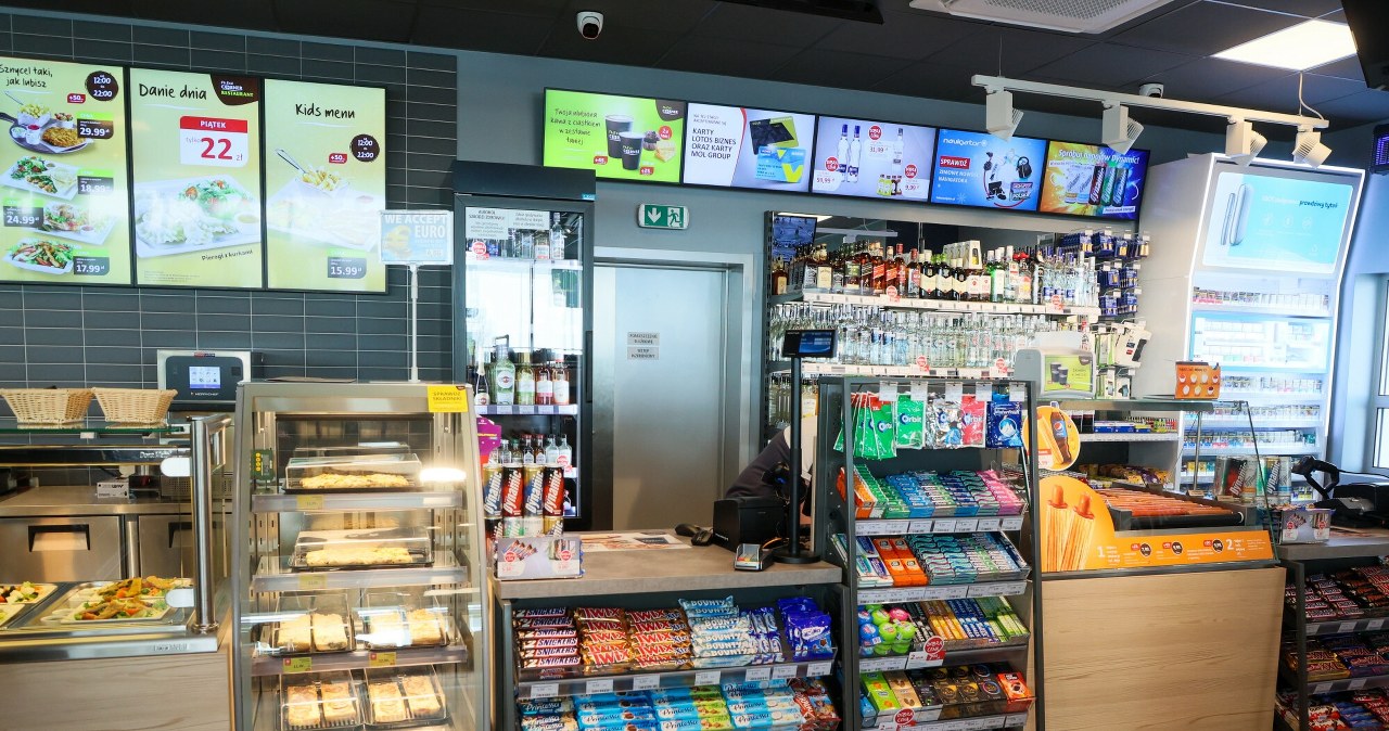 Radykalny zakaz sprzedaży alkoholu na stacjach. Ma działać również w dzień wiadomości,aktualności,Interia Radykalny zakaz sprzedaży alkoholu na stacjach. Ma działać również w dzień