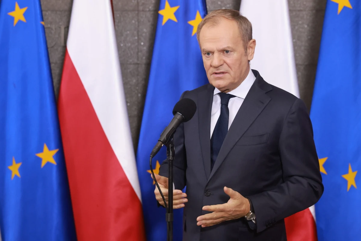 Premier Donald Tusk zapowiedział w środę, że będzie przekonywał naszych partnerów z regionu do "navy policing", czyli wspólnego przedsięwzięcia kontrolowania i zabezpieczania wód bałtyckich. Deklaracja padła przed wizytą szefa rządu w Szwecji. Lider KO wskazywał także na potrzebę gospodarczej pobudki Europy, krępowanej obecnie przez "przesadne regulacje" czy pojawiające się "naiwne ambicje".