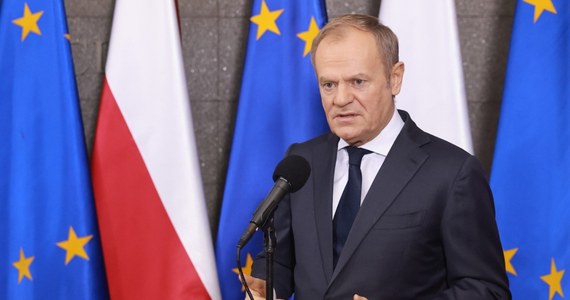 Premier Donald Tusk zapowiedział w środę, że będzie przekonywał naszych partnerów z regionu do "navy policing", czyli wspólnego przedsięwzięcia kontrolowania i zabezpieczania wód bałtyckich. Deklaracja padła przed wizytą szefa rządu w Szwecji. Lider KO wskazywał także na potrzebę gospodarczej pobudki Europy, krępowanej obecnie przez "przesadne regulacje" czy pojawiające się "naiwne ambicje".