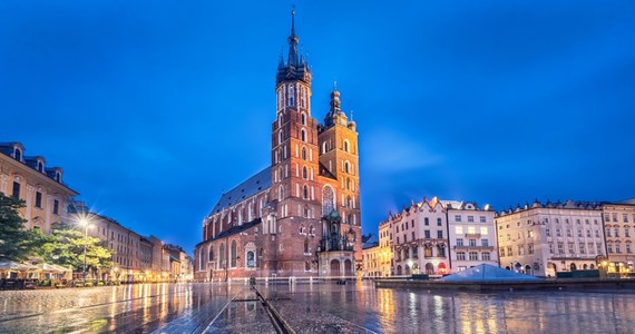 Wyposażenie krakowskiej Bazyliki Mariackiej przeszło mały remont, który ma przełożyć się na bezpieczeństwo zabytku. Chodzi o podziemną stację transformatorową. Energia popłynie nie tylko do świątyni, ale i sąsiednich budynków parafialnych.