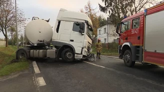 Wjechał wprost pod cysternę. Auto stanęło w płomieniach, są ofiary