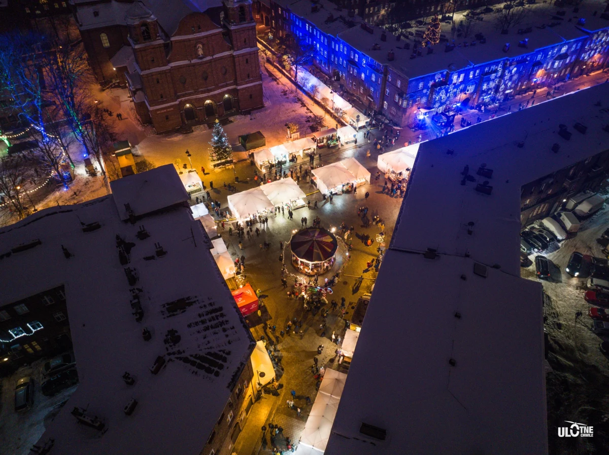 To będą wyjątkowe trzy dni pełne magii, tradycji i lokalnych smaków! Stowarzyszenie Fabryka Inicjatyw Lokalnych wraz z Miastem Katowice serdecznie zaprasza wszystkich mieszkańców oraz gości na niezwykłe wydarzenie, jakim jest Jarmark Na Nikiszu. Jarmark rozpocznie się w piątek, 6 grudnia, o godzinie 14:00 i potrwa aż do niedzieli, 8 grudnia, do godziny 20:00.