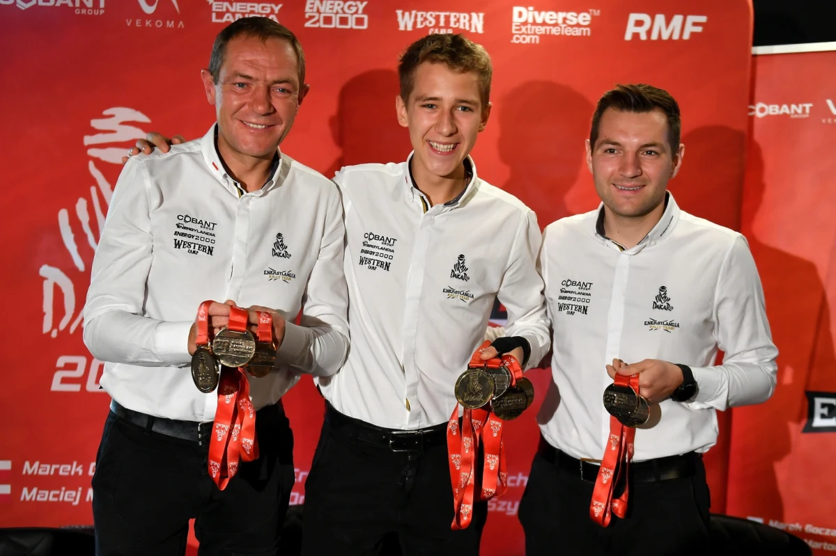 Odnosząca w poprzednich latach duże sukcesy rodzina Goczałów nie wystartuje w najbliższym Rajdzie Dakar, który 3 stycznia rozpocznie się w Arabii Saudyjskiej. "Nie dogadaliśmy się z organizatorami, którzy zmienili uzgodnione wcześniej warunki" - powiedział Marek Goczał.