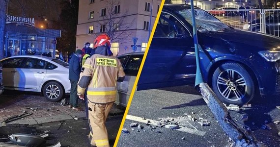 Do szpitala trafił sprawca poważnej kolizji, do której doszło w środę w Warszawie. Przy al. Niepodległości 111 kierujący samochodem Chrysler Voyager uderzył w latarnię, która spadła na jadące aleją bmw. Jak poinformowała RMF FM policja - w kolizji brały udział w sumie trzy pojazdy. Ruch na al. Niepodległości w kierunku ul. Woronicza był zablokowany.