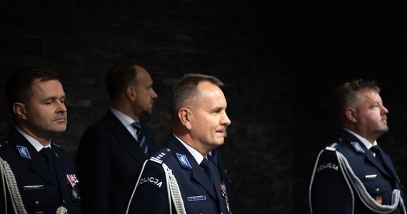 Nowym komendantem wojewódzkim policji w Krakowie został inspektor Artur Bednarek - podano w środę. Tym samym zastąpił on dotychczasowego szefa małopolskich mundurowych, insp. Piotra Morajkę. 