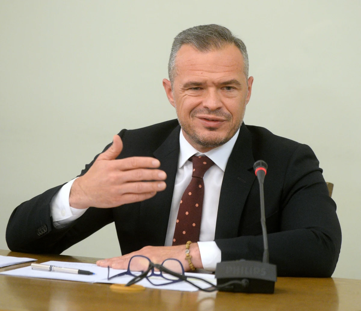 ​Państwowe Biuro Śledcze (DBR) Ukrainy przekazało Polsce dokumenty śledztwa w sprawie byłego ministra transportu Sławomira Nowaka z czasów, gdy kierował spółką państwową Ukrawtodor. Prokuratura w Kijowie zarzuca mu uchylanie się od wykonywania decyzji sądowych.