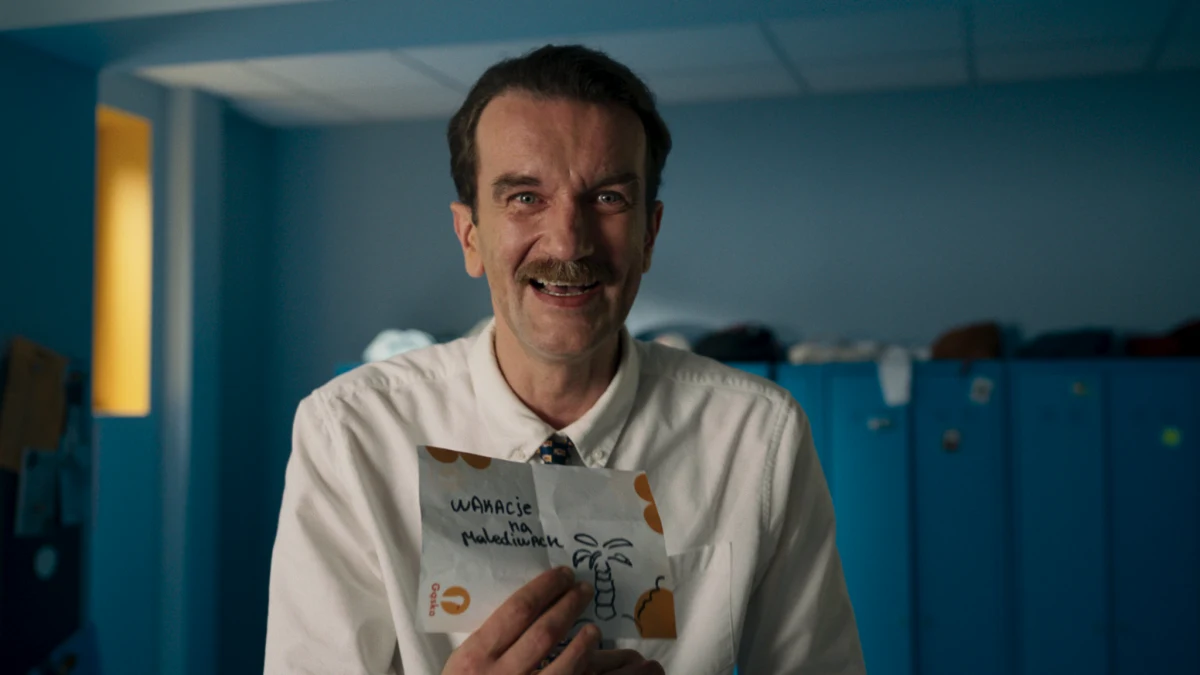 Kocha Elona Muska i wszystko, co amerykańskie. Włodek jest szefem spożywczego marketu i lubi swoich pracowników. Aktor Tomasz Kot zagrał główną rolę w komediowym serialu "Gąska". Premiera 29 listopada na Prime Video. 