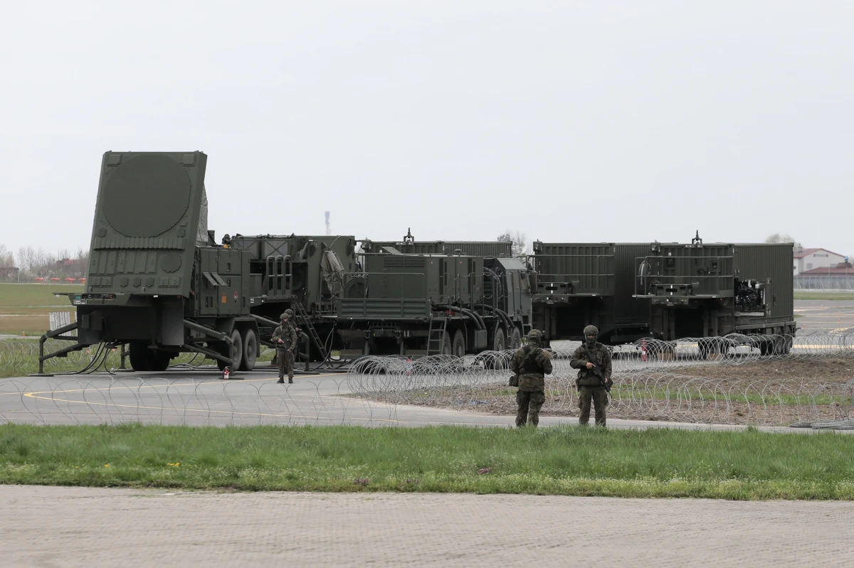 Niemcy po raz kolejny chcą rozmieścić we wschodniej Polsce swoje systemy obrony powietrznej Patriot. Miałyby one stacjonować w okolicach Rzeszowa. "Z zadowoleniem przyjmujemy decyzję Niemiec o skierowaniu baterii systemu Patriot do Polski" - oświadczył szef MON, wicepremier Władysław Kosiniak-Kamysz. 