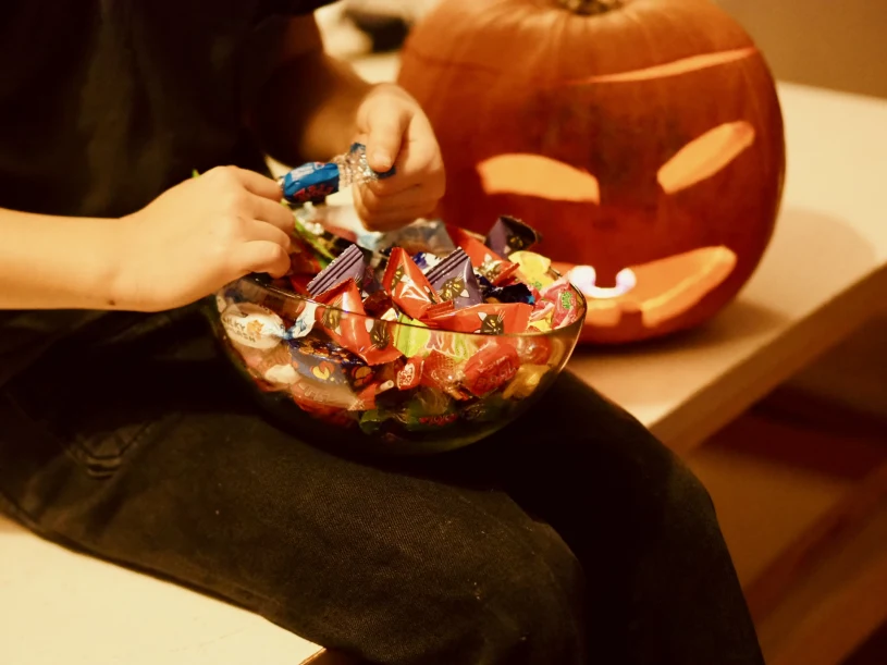 Dzieci zrobiły psikusa w Halloween. Rodzice dostali "rachunek grozy"