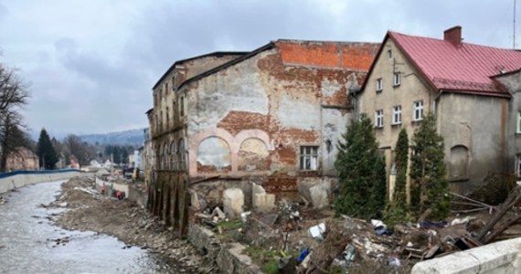 Chcemy iść w stronę dobrowolnych wykupów, a nie przymusowych - tak Wody Polskie komentują czerwone strefy na Dolnym Śląsku. Kilkanaście dni temu wskazano miejsca, które są zagrożone powodzią. To blisko 20 tys. działek. Pojawiły się głosy o możliwych wywłaszczeniach. 