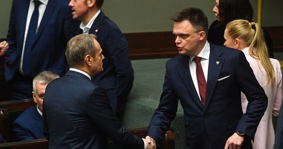 Premier Donald Tusk powiedział, że wyjaśnienia Szymona Hołowni ws. Collegium Humanum są absolutnie wystarczające. Jak zapewnił szef rządu, ma pełne zaufanie do tego, co marszałek Sejmu mówi i robi. Szef rządu odpowiedział na ostre słowa Hołowni.