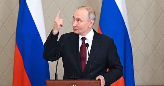 Władimir Putin ostrzegł, że użyje przeciwko Ukrainie wszelkiej dostępnej broni, jeśli Kijów zdobędzie broń nuklearną. Groźby te padły podczas konferencji prasowej w Astanie, gdzie Putin uczestniczył w szczycie państw Organizacji Układu o Bezpieczeństwie Zbiorowym (ODKB).