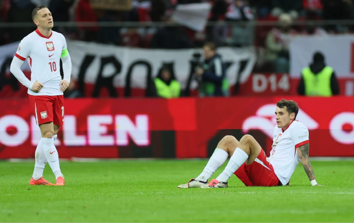 Reprezentacja Polski spadła z 31. na 35. miejsce w najnowszym notowaniu rankingu Międzynarodowej Federacji Piłkarskiej (FIFA). Ostatni raz Biało-Czerwoni znajdowali się tak nisko w styczniu 2016 roku. Na czele wciąż jest Argentyna, drugie miejsce zajmuje Francja, a trzecie - Hiszpania.