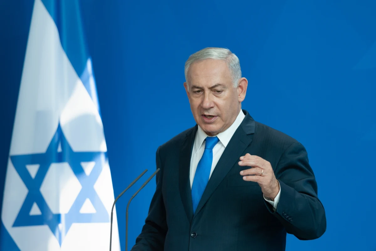 Premier Izraela Benjamin Netanjahu ogłosił w czwartek wieczorem, że rozkazał armii, by była gotowa na "intensywną wojnę" w Libanie w przypadku naruszenia przez Hezbollah zawieszenia broni. Rozejm obowiązuje od środy, w czwartek obie strony zarzucały sobie łamanie jego warunków.