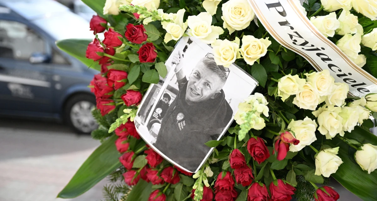 Jest pierwsza odpowiedź na polski wniosek o międzynarodową pomoc prawną w śledztwie dotyczącym śmierci Damiana Sobola, wolontariusza z organizacji World Central Kitchen, który zginął w kwietniowym ataku sił izraelskich w Strefie Gazy. Jak dowiedział się reporter RMF FM, do prokuratury w Przemyślu trafiły dokumenty z Autonomii Palestyńskiej.