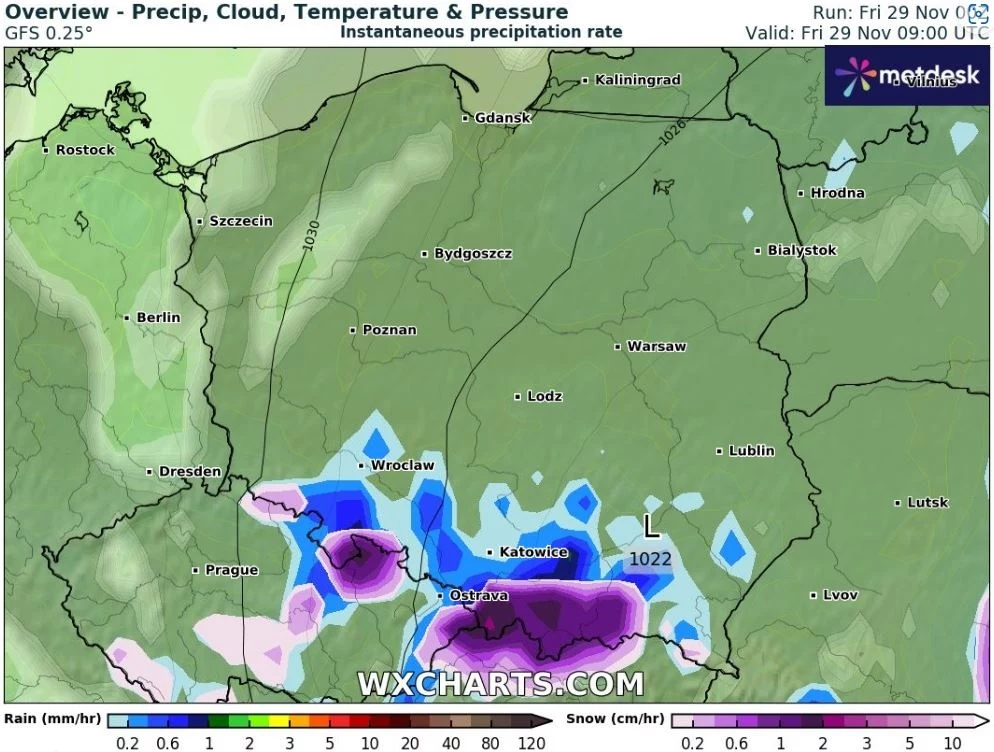 W górach i na terenach podgórskich w piątek będzie padać śnieg. Miejscami może go spaść do 25 cm