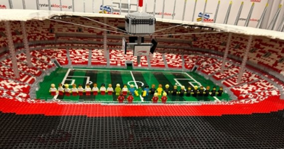 Sto tysięcy klocków Lego wykorzystano do zbudowania nowej makiety Stadionu Narodowego. Ta niezwykła budowla, prezentująca obiekt w skali 1:200, została odsłonięta w piątek po południu w Warszawie.