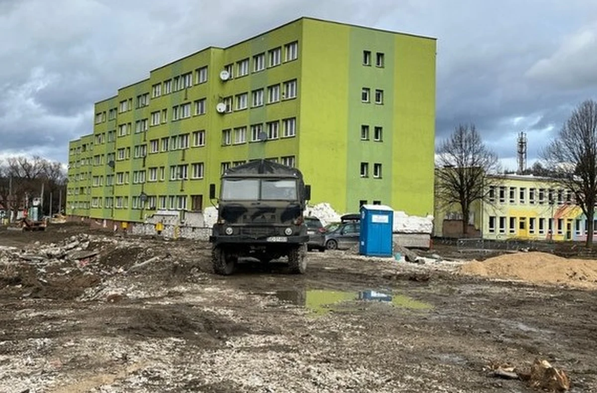 Na ten dzień czekało 600 mieszkańców zielonych bloków przy ulicy Nadbrzeżnej w Stroniu Śląskim (woj. dolnośląskie). Po ponad 2 miesiącach mogą w końcu wrócić do swoich domów. Od dnia powodzi mieszkali w hotelach, bo woda naruszyła fundamenty budynków i trzeba je było wzmocnić. Prace miały potrwać nawet do świąt, ale ku zaskoczeniu wszystkich, udało się je skończyć wcześniej.