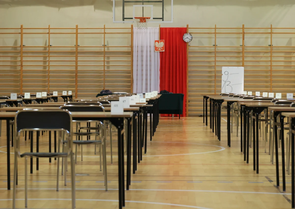 Od 5 do 17 grudnia odbędą się próbne matury organizowane przez Centralną Komisję Egzaminacyjną. Będzie to próba generalna przed właściwym egzaminem dojrzałości, który odbędzie się w maju. O której godz. odbędą się próbne grudniowe egzaminy CKE? Gdzie znaleźć arkusze próbnych matur 2024/2025? Kiedy można spodziewać się wyników? 