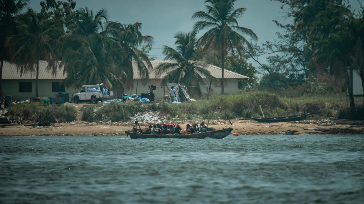 Co najmniej 27 osób poniosło śmierć w wyniku wywrócenia się łodzi na rzece Niger w środkowej części Nigerii – poinformowała Agencja Zarządzania Kryzysowego stanu Kogi. Zaginęło co najmniej sto osób, w większości kobiet.