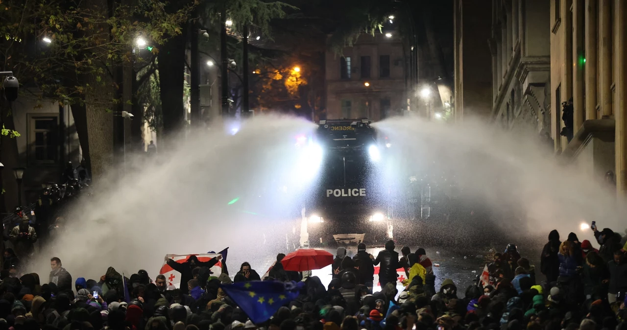 Policja tłumi protesty w Gruzji