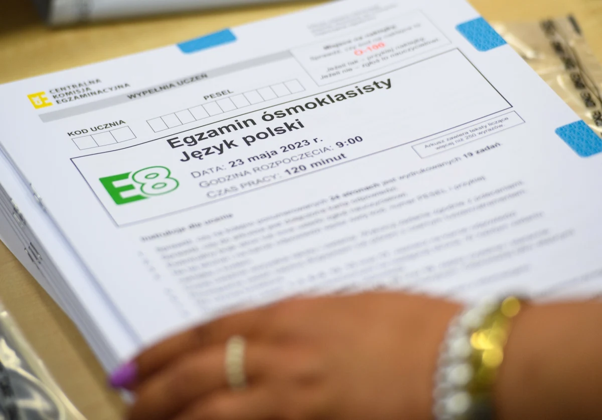 Już 2 grudnia rozpoczną się próbne egzaminy ósmoklasisty 2025. Trwające trzy dni testy przygotują uczniów do ostatecznego egzaminu, który odbędzie się w maju 2025 roku. Wszystkie informacje na temat egzaminów ósmoklasisty zbieramy dla was na RMF24.pl.