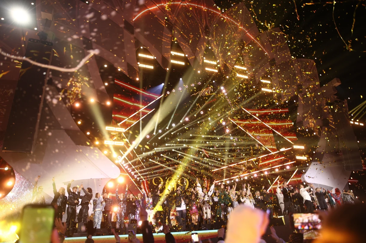 Skaldowie, Brathanki, Trebunie-Tutki, Krywań, Future Folk i inne lokalne gwiazdy sceny muzycznej zagrają podczas sylwestrowego koncertu plenerowego w Zakopanem. Będzie to impreza na 10 tys. osób, a jej koszty wstępnie władze miasta oszacowały na 770 tys. zł i zwróciły się do ponad 100 firm o sponsoring.