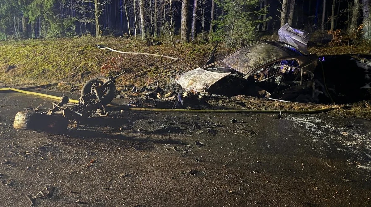 Cztery osoby zginęły, a jedna została ranna w wypadku, do którego doszło w miejscowości Mącice w woj. mazowieckim. Zderzyły się tam czołowo dwa samochody.