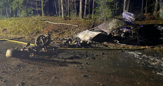 Cztery osoby zginęły, a jedna została ranna w wypadku, do którego doszło w miejscowości Mącice w woj. mazowieckim. Zderzyły się tam czołowo dwa samochody.