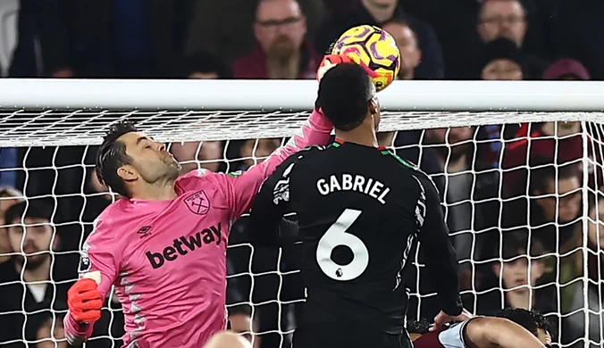 Nokaut w Premier League. Fabiański porównany do Tysona. Nie mają dla niego litości