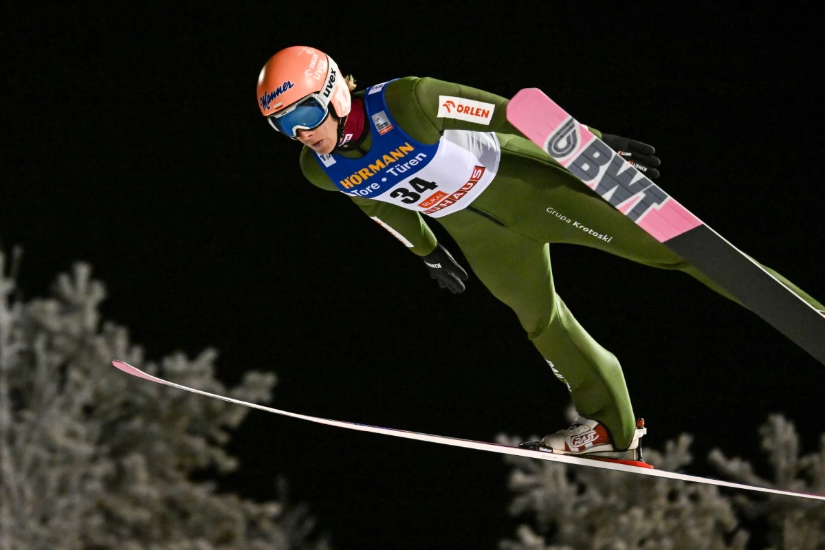 Dawid Kubacki zajął dziesiąte miejsce w konkursie Pucharu Świata w skokach narciarskich w fińskiej Ruce. Wygrał Niemiec Andreas Wellinger. Rozegrano tylko jedną serię. Druga została przerwana z powodu zbyt silnego wiatru.
