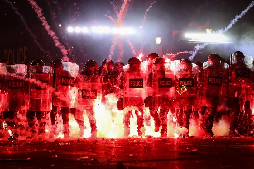 Gruzińska policja użyła na protestujących kamitu. Jest zakazany