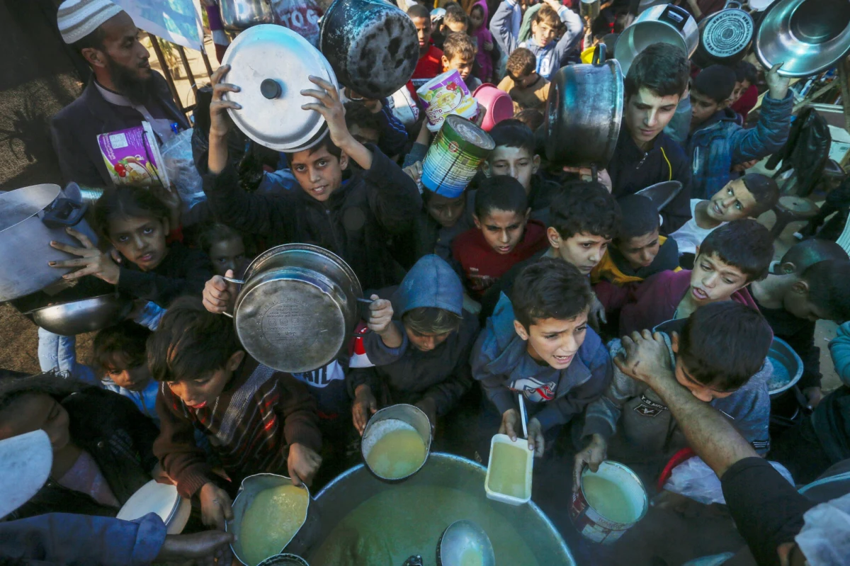 Obawy dotyczące bezpieczeństwa skłoniły udzielającą pomocy Palestyńczykom agencję ONZ do wstrzymania dostaw przez główny punkt przejścia granicznego między Izraelem a Strefą Gazy. Ogłosił to Philippe Lazzarini, szef UNRWA, czyli Agencji Narodów Zjednoczonych do spraw Pomocy Uchodźcom Palestyńskim na Bliskim Wschodzie.