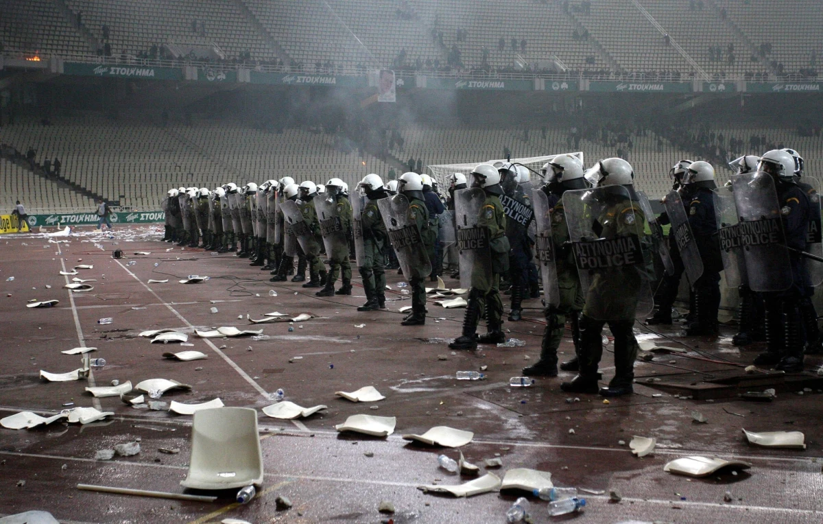 Kilkadziesiąt zabitych i wielu rannych to tragiczny bilans zamieszek i paniki, do których doszło w niedzielę trakcie meczu piłkarskiego w Gwinei. Według doniesień wśród ofiar są dzieci.