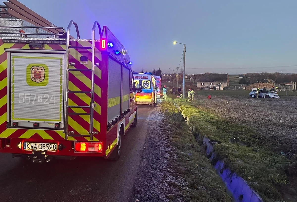 Jedna osoba nie żyje, a dwie zostały ranne w wyniku dachowania samochodu osobowego w małopolskich Frydrychowicach. Informację o wypadku dostaliśmy na Gorącą Linię RMF FM.