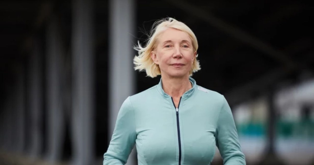 Tak spalisz kalorie bez biegania i obciążania stawów. Nowa obsesja fitness