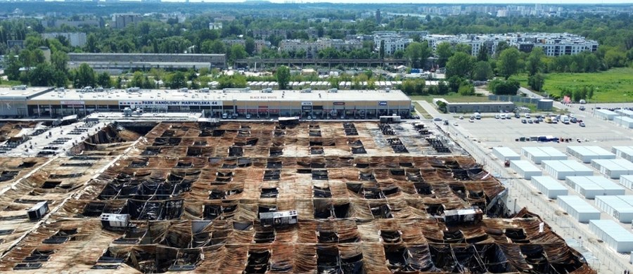 Zakończyły się prace ekip śledczych na zgliszczach hali centrum handlowego Marywilska 44 w Warszawie. Potężny kompleks, który mieścił 1400 pawilonów, spłonął doszczętnie 12 maja tego roku. Trwa śledztwo, a jedna z wersji mówi o tym, że pożar mógł być efektem działań sabotażowych.