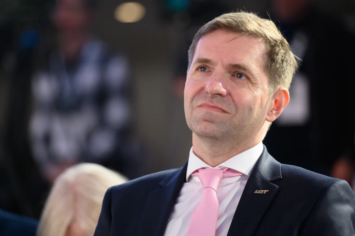 Polskie Linie Lotnicze LOT będą dziś miały nowego prezesa. Najprawdopodobniej będzie to... stary prezes - odwołany niecały tydzień temu Michał Fijoł. Jak ustalił dziennikarz RMF FM Krzysztof Berenda, dziś po południu w tej sprawie zbiera się Rada Nadzorcza LOT-u. 