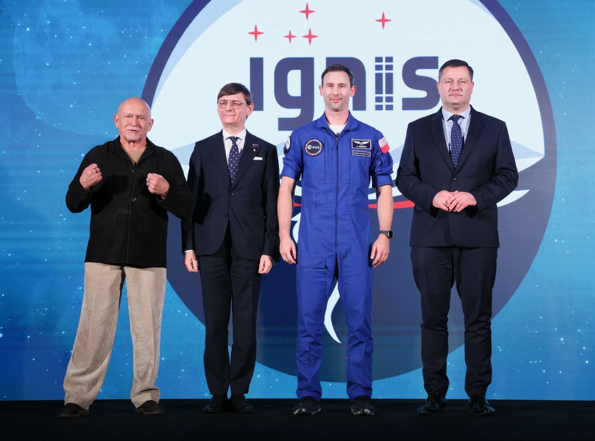 Ignis to oficjalna nazwa pierwszej polskiej misji technologicznej na Międzynarodową Stację Kosmiczną (ISS). W poniedziałek w Warszawie polski astronauta Sławosz Uznański zaprezentował również oficjalny emblemat misji.