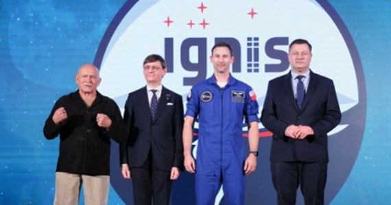 Ignis to oficjalna nazwa pierwszej polskiej misji technologicznej na Międzynarodową Stację Kosmiczną (ISS). W poniedziałek w Warszawie polski astronauta Sławosz Uznański zaprezentował również oficjalny emblemat misji.