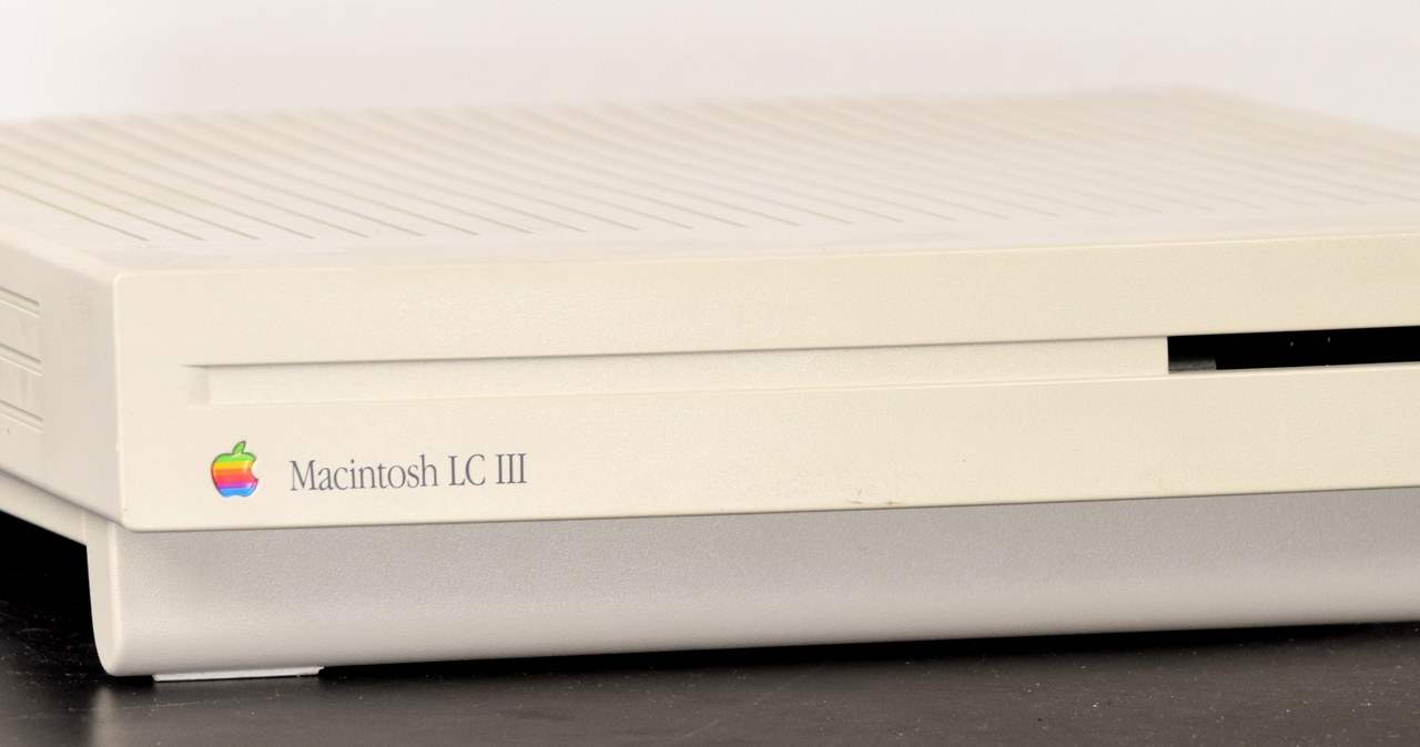  Macintosh LC III miał fabrycznie odwrotnie zamocowany kondensator