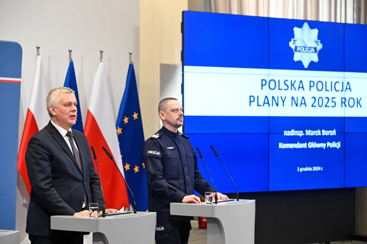 Policja przeżywa trudny okres, ale ma być lepiej - twierdzi szef resortu spraw wewnętrznych i administracji Tomasz Siemoniak. Odpolitycznienie służb i wzrost nakładów z budżetu państwa ma doprowadzić do odbudowy policji i zapewnienia poczucia bezpieczeństwa obywatelom.