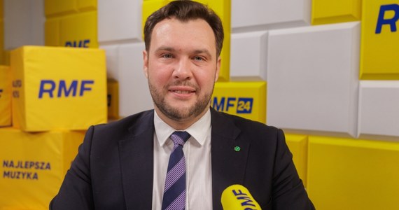 "Mamy też inne kraje gotowe sprzeciwić się Mercosurowi. Poza Francją jest Austria, Irlandia, wahają się Włosi i w Hiszpanii pojawia się sprzeciw" - poinformował w Popołudniowej rozmowie w RMF FM wiceminister rolnictwa Adam Nowak, komentując możliwość zablokowania umowy o wolnym kraju między UE i krajami Ameryki Południowej.