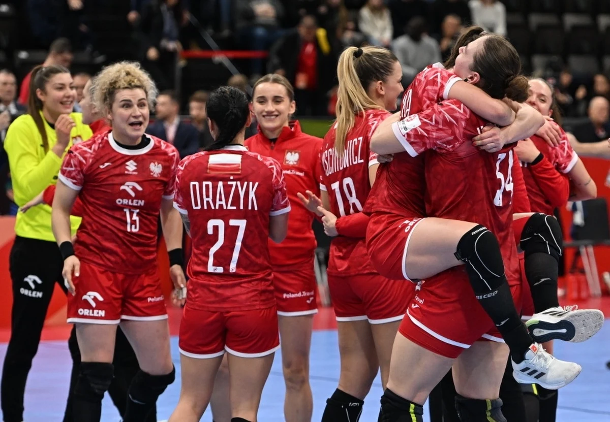 Polskie piłkarki ręczne w drugiej rundzie mistrzostw Europy! By wyjść z grupy Biało-Czerwone musiały pokonać Hiszpanię i wykorzystały okazję, wygrywając 26:23 (14:12).