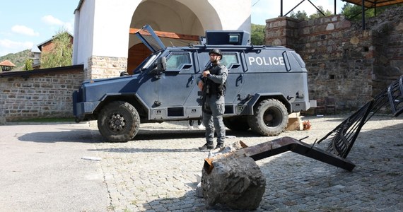 ​Prokuratura Kosowa poinformowała o zatrzymaniu 10 osób powiązywanych z atakiem na kanał na północy kraju, z których dwie trafiły do aresztu. Szefowa kosowskiego MSZ oskarżyła Serbię o zorganizowanie piątkowego ataku.