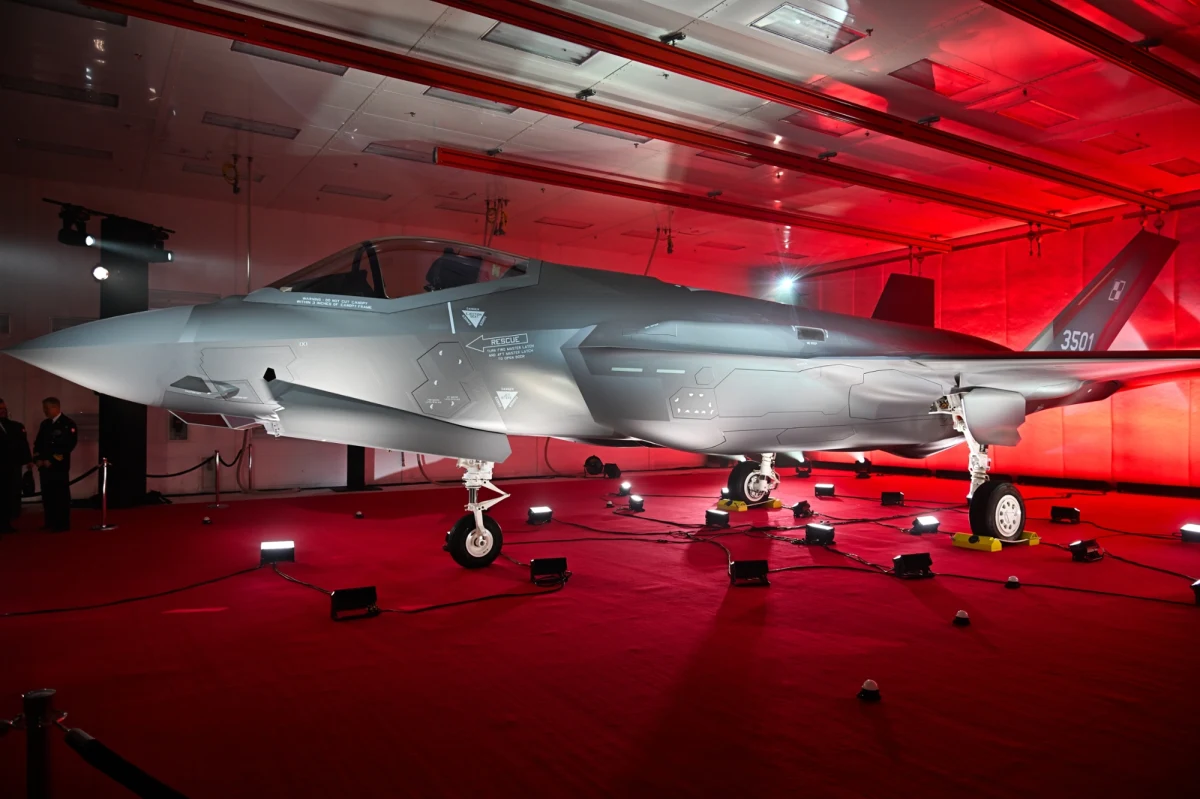 Pierwszy wyprodukowany dla Polski w USA myśliwiec wielozadaniowy F-35A Husarz odbył w Teksasie swój pierwszy lot testowy - poinformował portal The Aviationist. Samolot ma jeszcze w grudniu trafić do bazy Ebbing w Arkansas, gdzie rozpocznie się szkolenie polskich pilotów.
