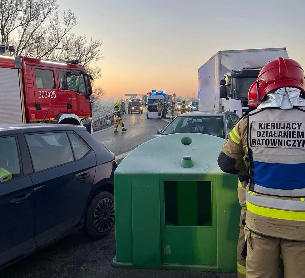 Na autostradzie A4 przy zjeździe na lotnisko w Balicach w kierunku Katowic zderzyło się 8 pojazdów. Jedna osoba została ranna.